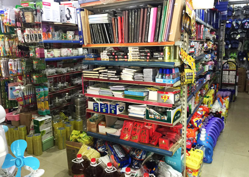南岸区秀俊百货店就在你的附近!这家小店在南坪商圈的核心地段,是当地居民和游客的购物首选。